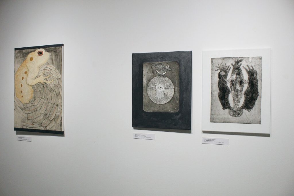 Trzy wystawione dzieła w ramach wystawy Metafizyczne miejsca
