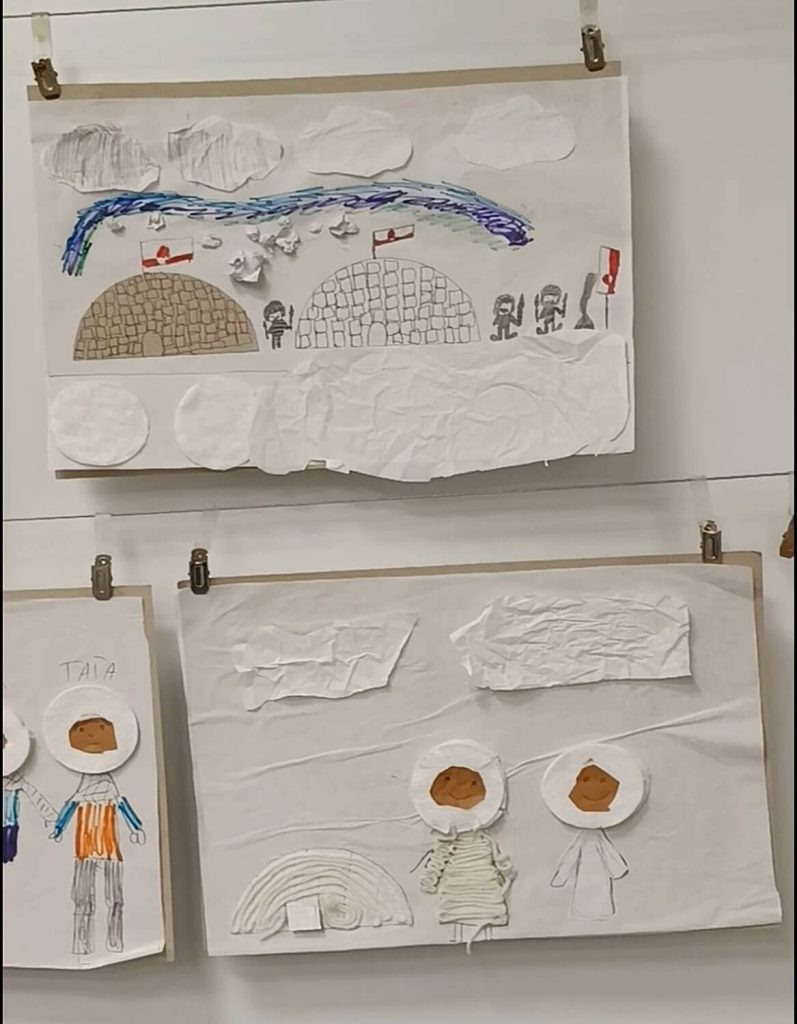 Prace dzieci prezentujące krajobraz polarny